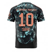 Camisa de Futebol Bayern Munich Leroy Sane #10 Equipamento Secundário 2024-25 Manga Curta